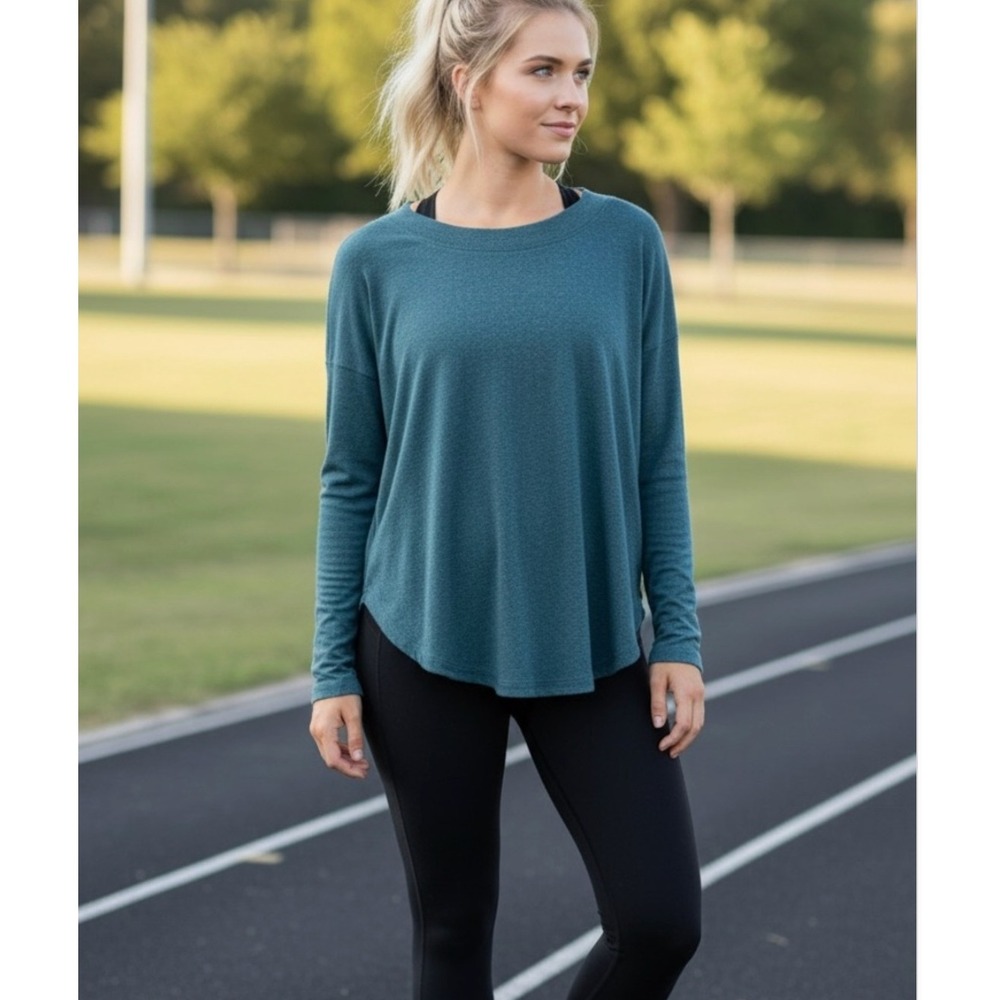 Athleta Chakra V-Back Long Sleeve Top L Blue